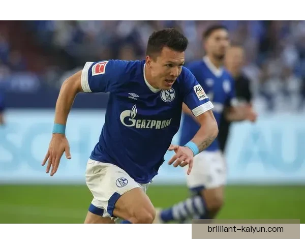 沙尔克锋线表现稳健，近期状态连续提升值得关注