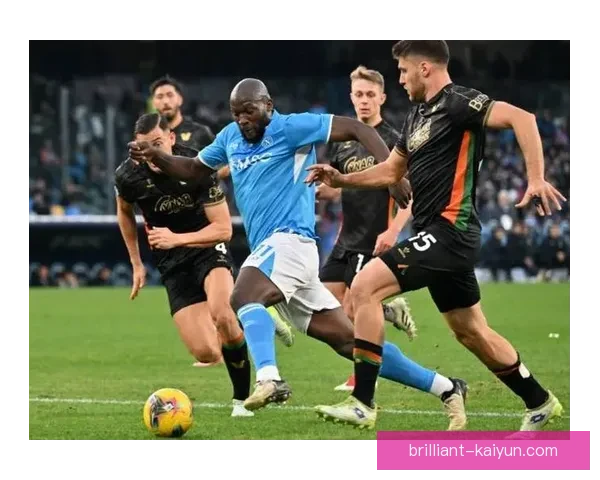 尼斯防守数据持续提升，球队在联赛中表现稳健，防线稳固引人关注。