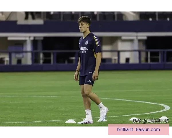 足球新星近期表现稳健，潜力持续提升备受期待
